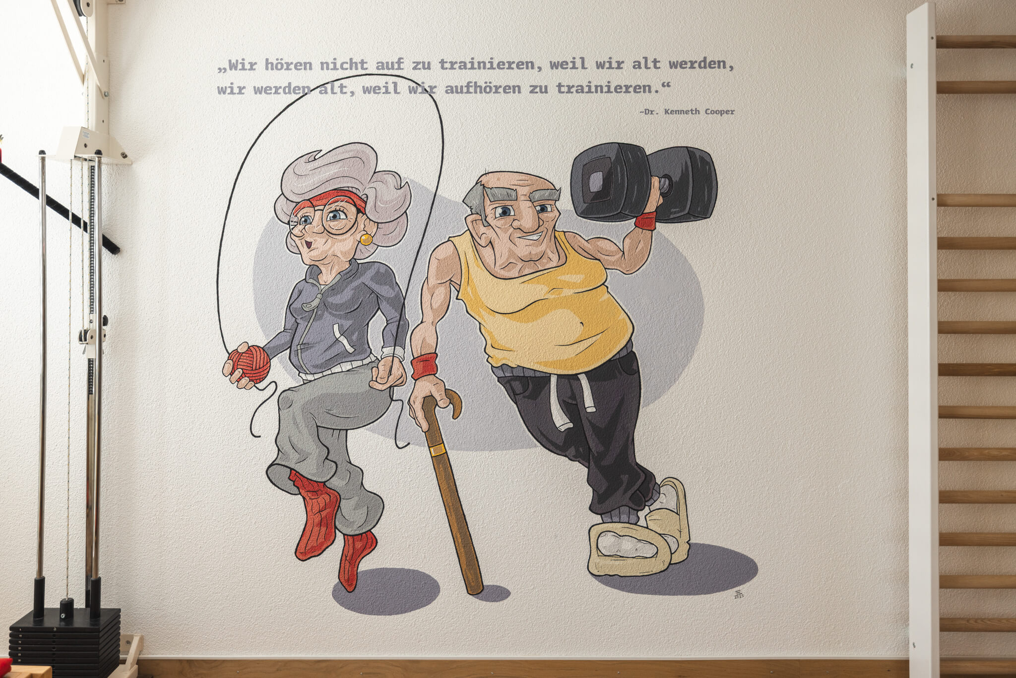 Die beiden Fitnessmaskottchen Violisa und Vionino als bunte Wandkarikatur im neuen Fitnessraum.