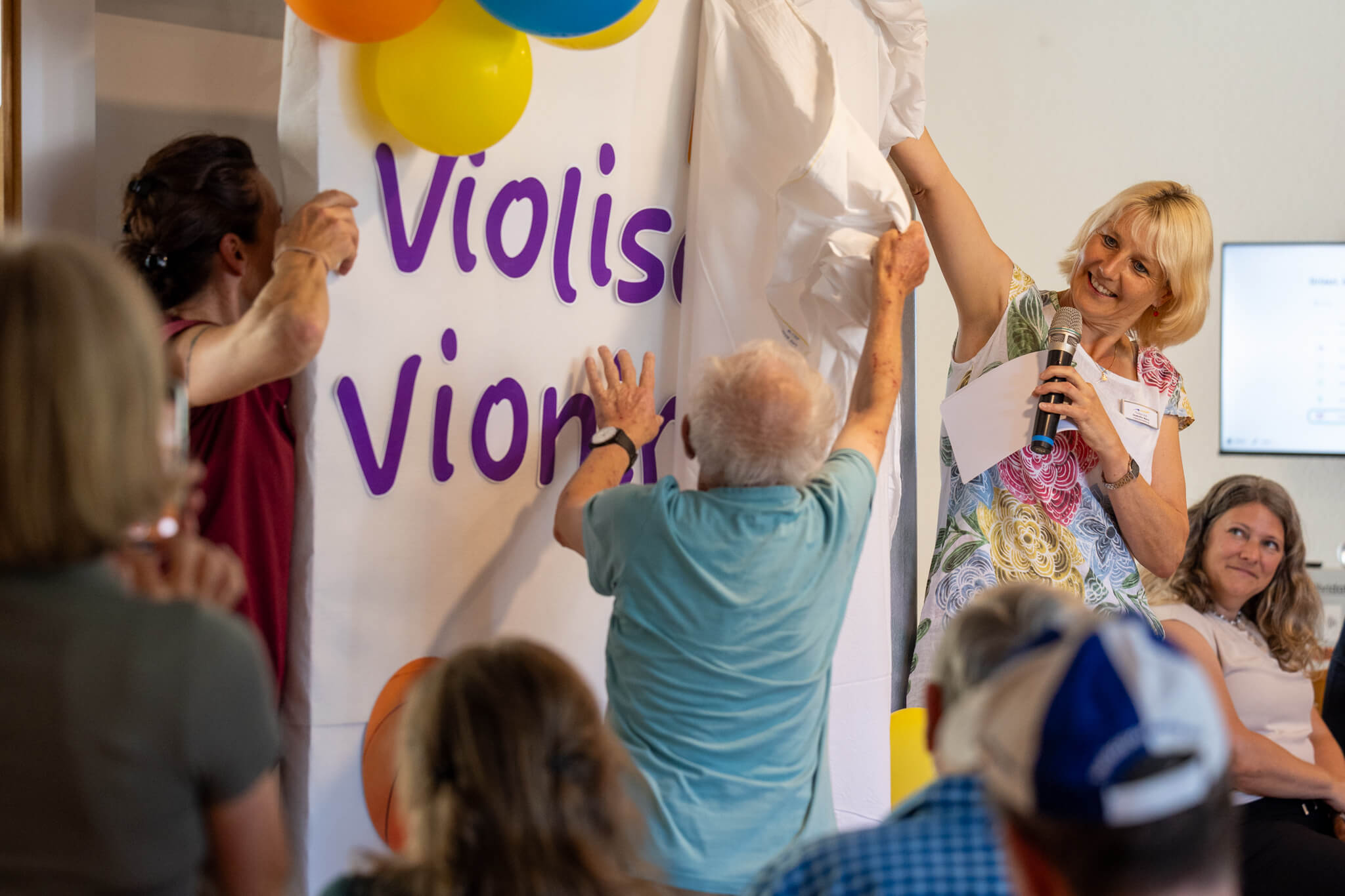 Enthüllung der Namen der neuen Fitnessmaskottchen Violisa und Vionino im Violino Zell.“