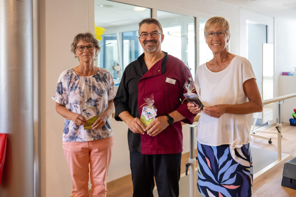 Gruppenbild der Gewinnerinnen und Gewinner der Bike-to-Work Challenge im Violino.